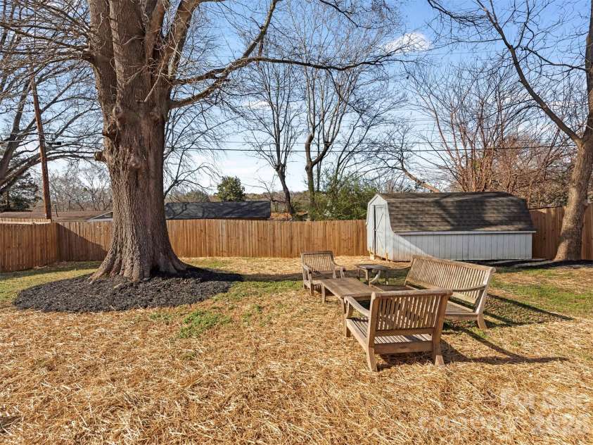 4014 Fieldcrest Road, Charlotte, NC 28217.  MLS# CAR4341849, YatesRealty ID 15046. 