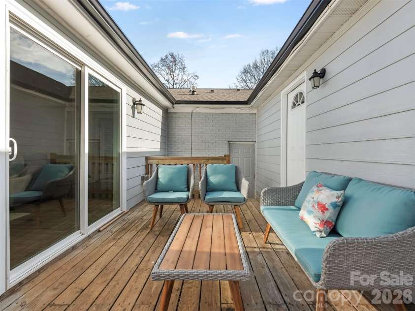 4014 Fieldcrest Road, Charlotte, NC 28217.  MLS# CAR4341849, YatesRealty ID 15046. 