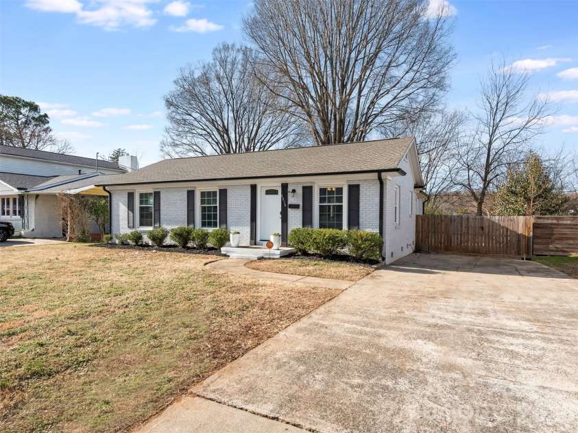 4014 Fieldcrest Road, Charlotte, NC 28217.  MLS# CAR4341849, YatesRealty ID 15046. 