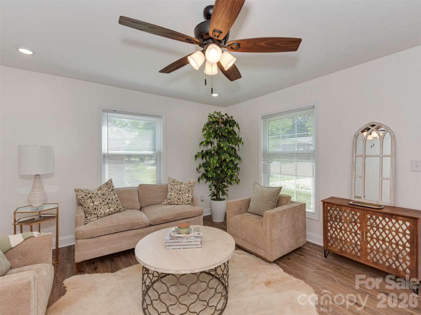 4014 Fieldcrest Road, Charlotte, NC 28217.  MLS# CAR4341849, YatesRealty ID 15046. 