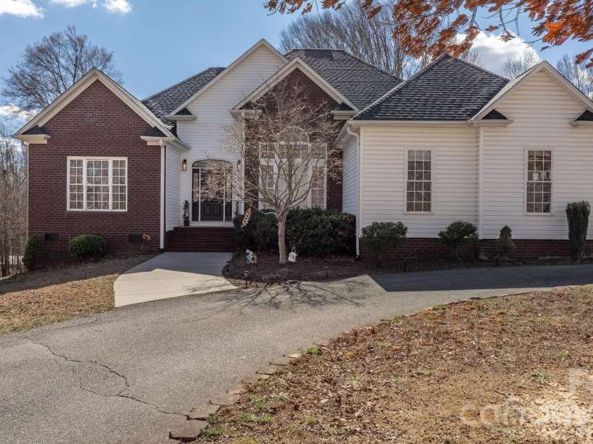 324 Old Hardin Road, Dallas, NC 28034.  MLS# CAR4350191, YatesRealty ID 15047. 