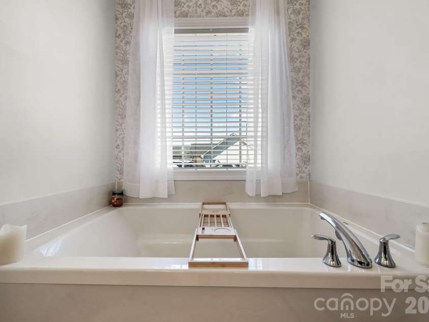 324 Old Hardin Road, Dallas, NC 28034.  MLS# CAR4350191, YatesRealty ID 15047. 