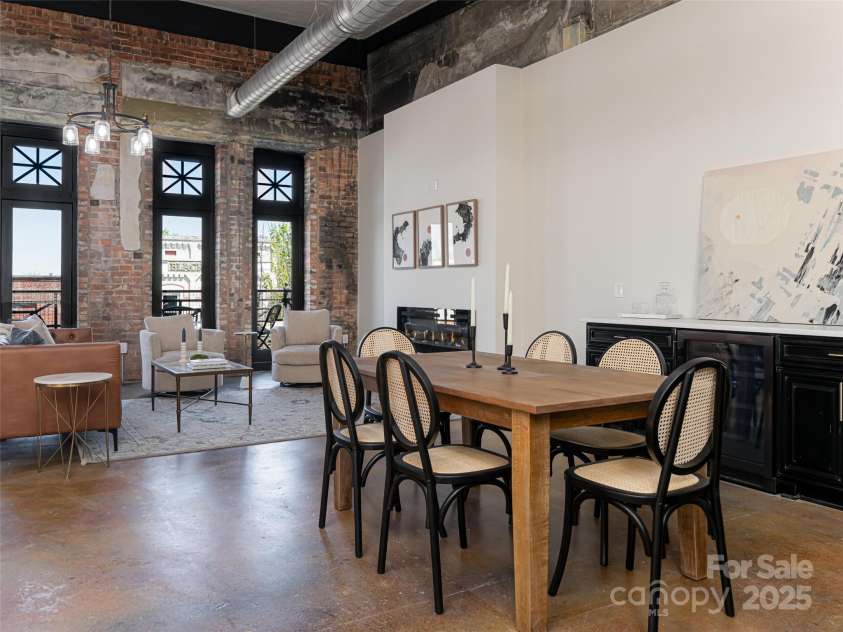 225 Main Street, Hendersonville, NC 28792.  MLS# CAR4231199, YatesRealty ID 15048. 