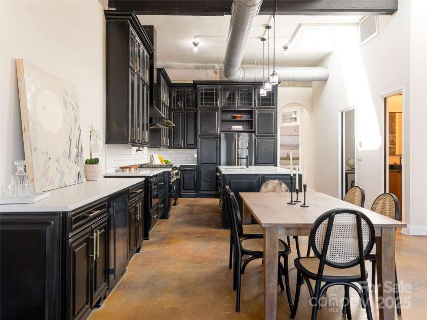 225 Main Street, Hendersonville, NC 28792.  MLS# CAR4231199, YatesRealty ID 15048. 