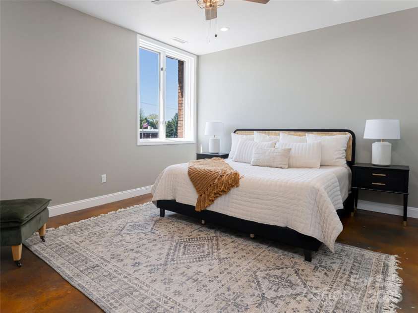 225 Main Street, Hendersonville, NC 28792.  MLS# CAR4231199, YatesRealty ID 15048. 