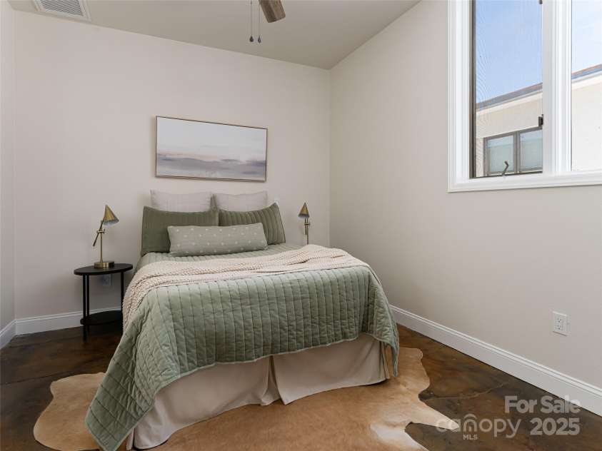 225 Main Street, Hendersonville, NC 28792.  MLS# CAR4231199, YatesRealty ID 15048. 