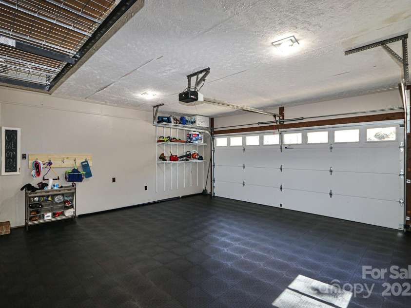 231 Larkspur Lane, Lexington, NC 27292.  MLS# CAR4240116, YatesRealty ID 15049. 