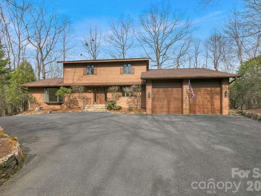 400 Middle Connestee Trail, Brevard, NC 28712.  MLS# CAR4354726, YatesRealty ID 15049. In and out driveway for easy access