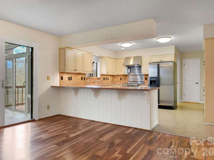 400 Middle Connestee Trail, Brevard, NC 28712.  MLS# CAR4354726, YatesRealty ID 15049. Kitchen