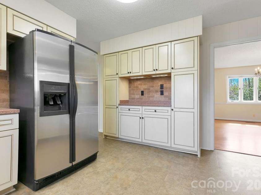 400 Middle Connestee Trail, Brevard, NC 28712.  MLS# CAR4354726, YatesRealty ID 15049. Kitchen