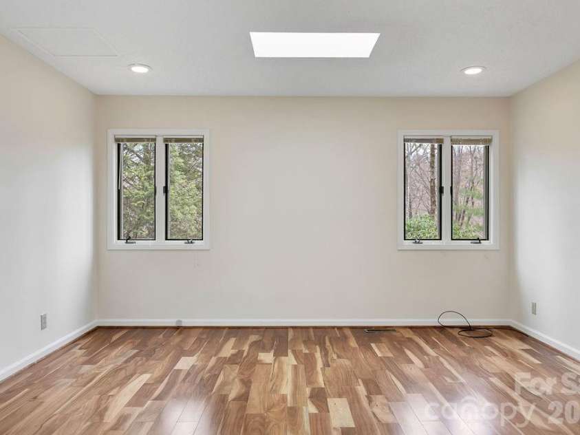400 Middle Connestee Trail, Brevard, NC 28712.  MLS# CAR4354726, YatesRealty ID 15049. Lower main bedroom