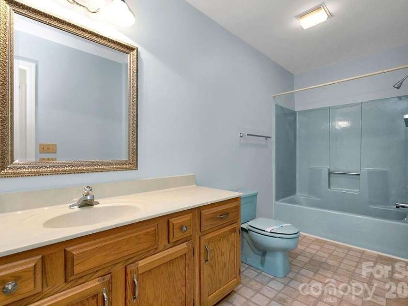 400 Middle Connestee Trail, Brevard, NC 28712.  MLS# CAR4354726, YatesRealty ID 15049. Upstairs bath
