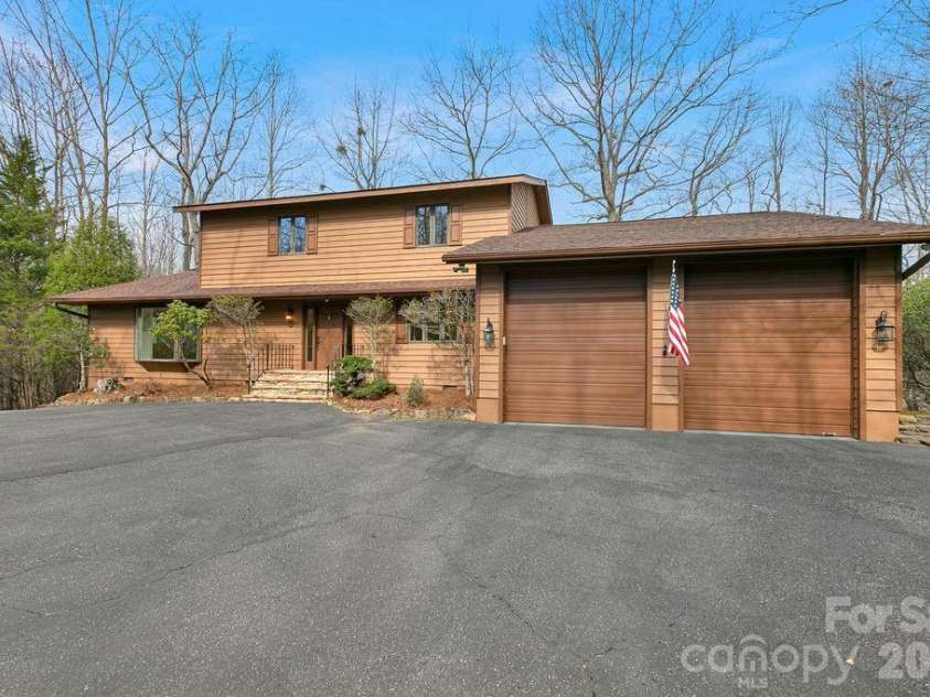 400 Middle Connestee Trail, Brevard, NC 28712.  MLS# CAR4354726, YatesRealty ID 15049. Welcome to 400 Middle Connestee Trail!