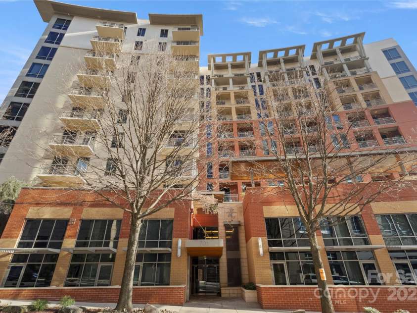 701 Royal Court, Charlotte, NC 28202.  MLS# CAR4334117, YatesRealty ID 1505. 