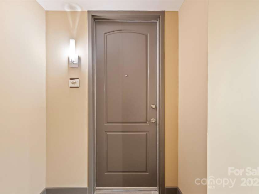 701 Royal Court, Charlotte, NC 28202.  MLS# CAR4334117, YatesRealty ID 1505. 