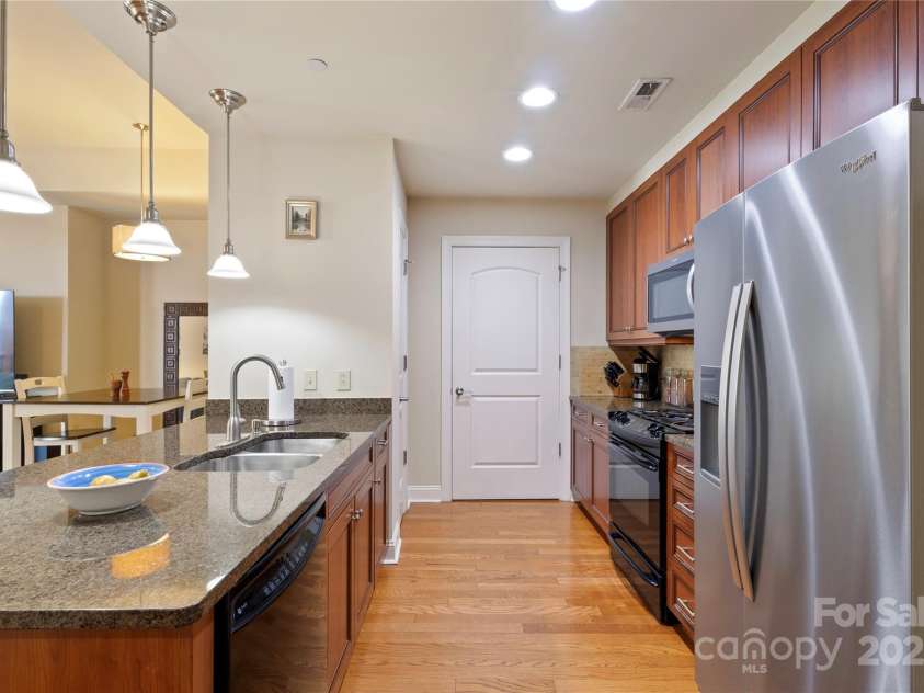 701 Royal Court, Charlotte, NC 28202.  MLS# CAR4334117, YatesRealty ID 1505. 