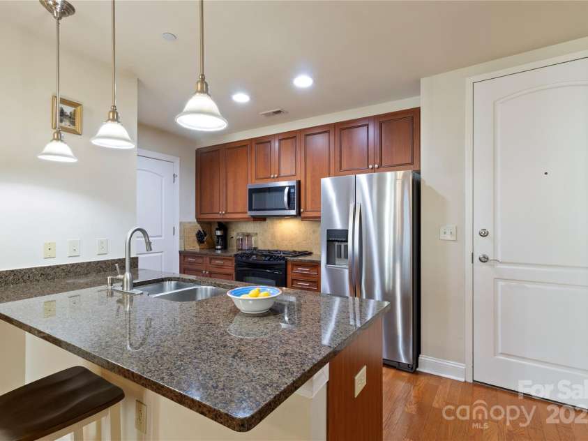 701 Royal Court, Charlotte, NC 28202.  MLS# CAR4334117, YatesRealty ID 1505. 