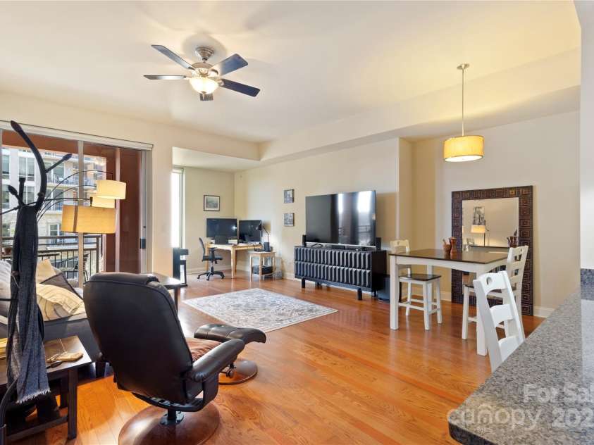 701 Royal Court, Charlotte, NC 28202.  MLS# CAR4334117, YatesRealty ID 1505. 