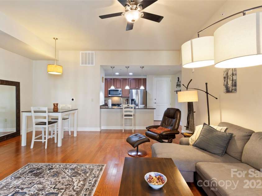 701 Royal Court, Charlotte, NC 28202.  MLS# CAR4334117, YatesRealty ID 1505. 