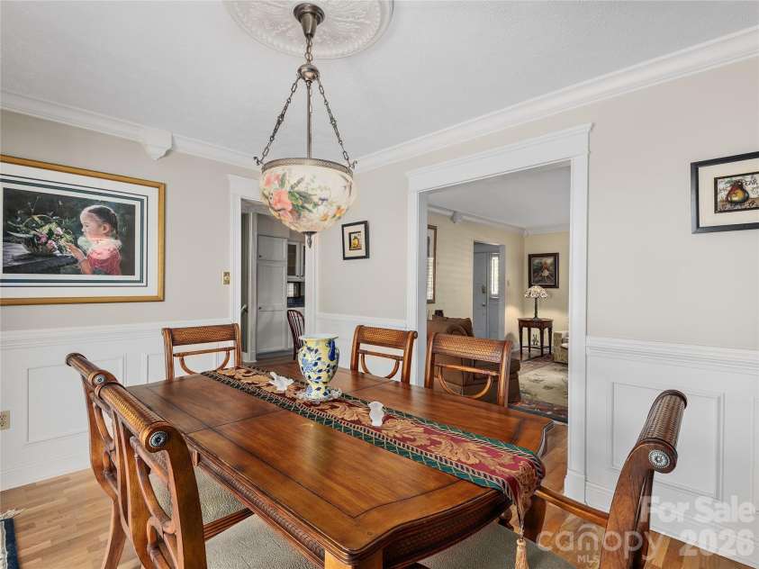 142 Twin Lakes Drive, Candler, NC 28715.  MLS# CAR4362309, YatesRealty ID 15050. 