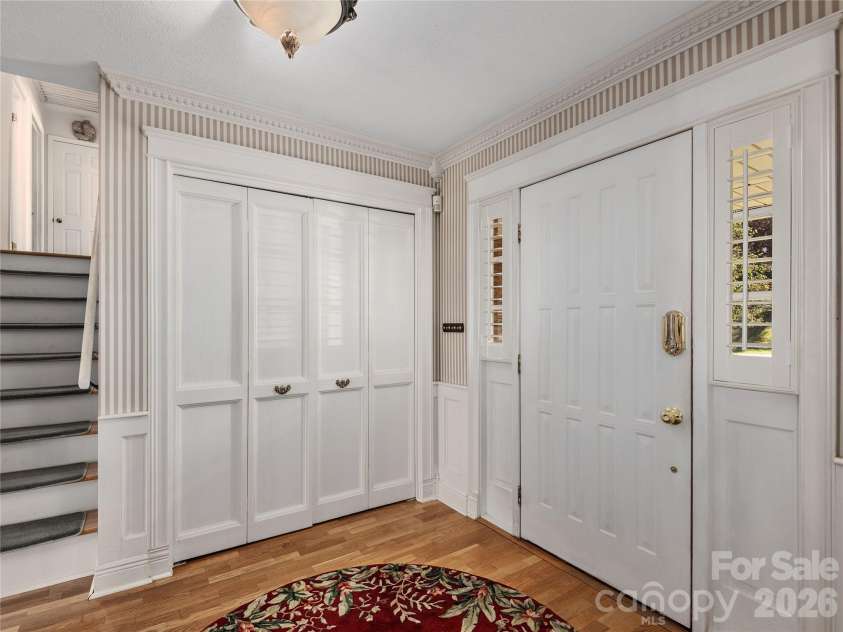 142 Twin Lakes Drive, Candler, NC 28715.  MLS# CAR4362309, YatesRealty ID 15050. 