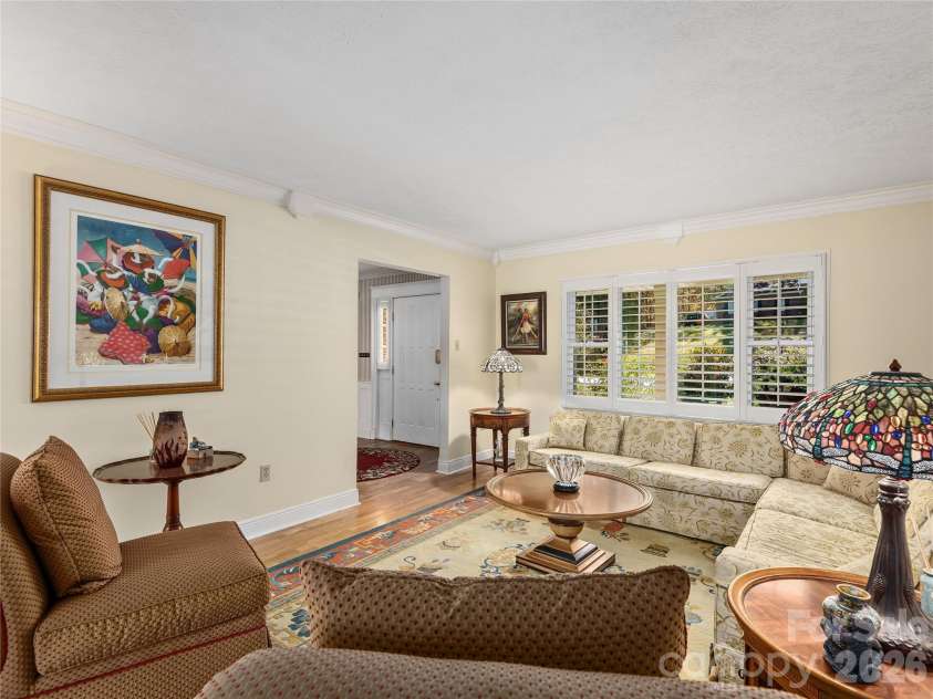142 Twin Lakes Drive, Candler, NC 28715.  MLS# CAR4362309, YatesRealty ID 15050. 