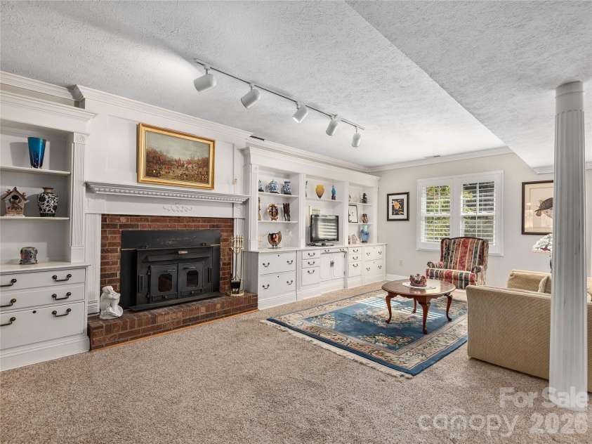 142 Twin Lakes Drive, Candler, NC 28715.  MLS# CAR4362309, YatesRealty ID 15050. 