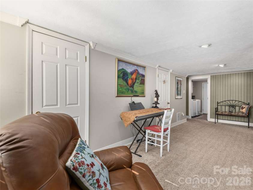 142 Twin Lakes Drive, Candler, NC 28715.  MLS# CAR4362309, YatesRealty ID 15050. 