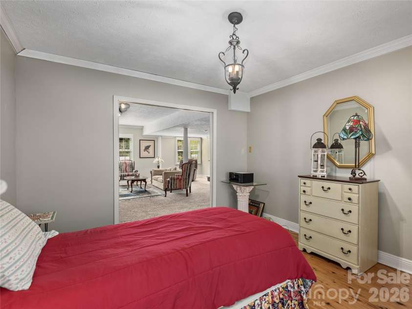 142 Twin Lakes Drive, Candler, NC 28715.  MLS# CAR4362309, YatesRealty ID 15050. 