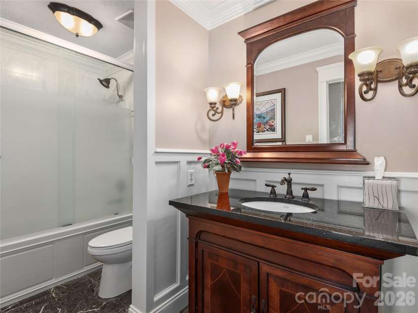 142 Twin Lakes Drive, Candler, NC 28715.  MLS# CAR4362309, YatesRealty ID 15050. 