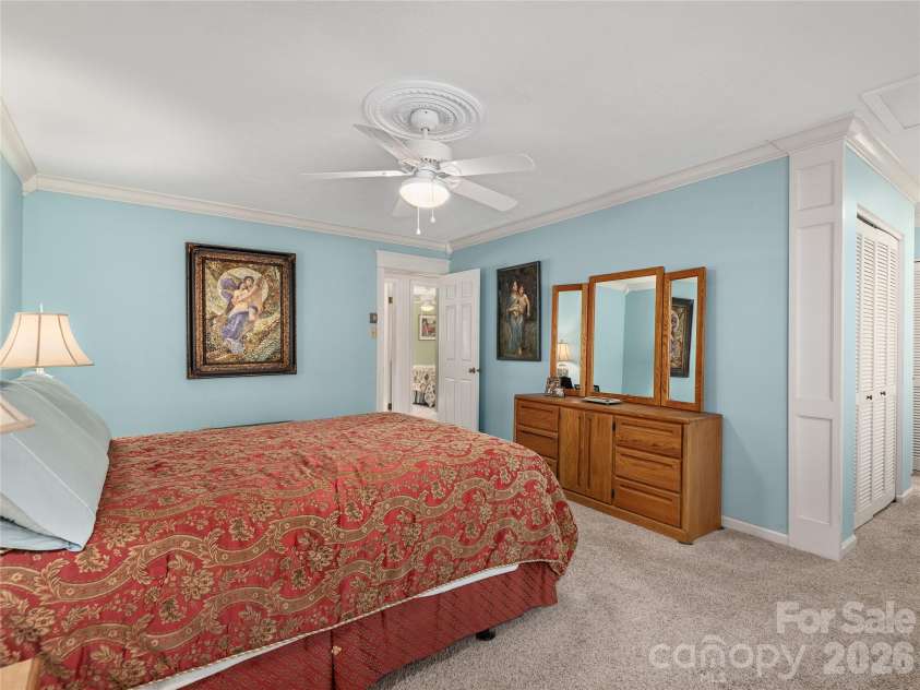 142 Twin Lakes Drive, Candler, NC 28715.  MLS# CAR4362309, YatesRealty ID 15050. 