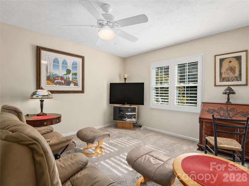 142 Twin Lakes Drive, Candler, NC 28715.  MLS# CAR4362309, YatesRealty ID 15050. 