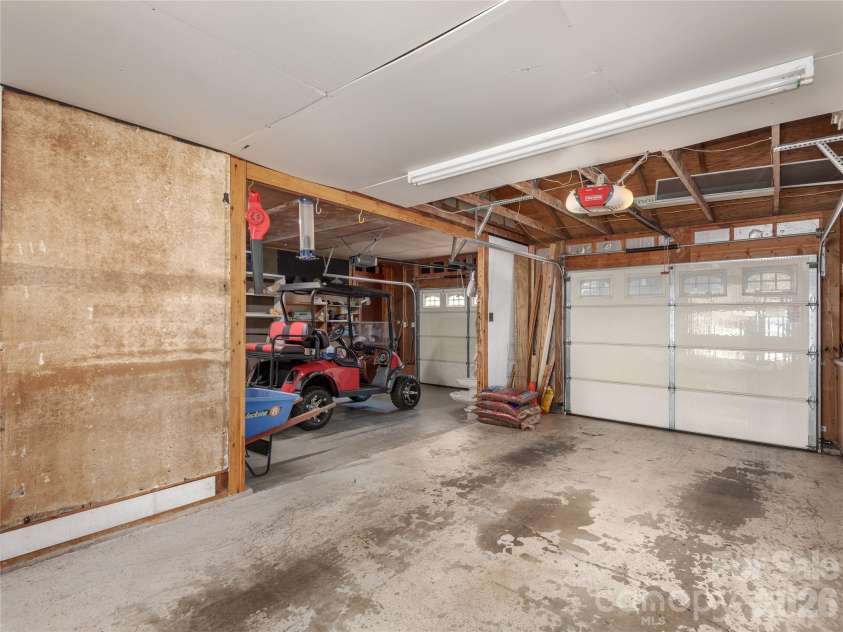 142 Twin Lakes Drive, Candler, NC 28715.  MLS# CAR4362309, YatesRealty ID 15050. 