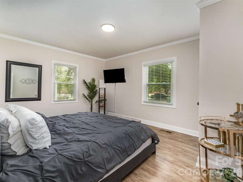 2601 Ashley Road, Charlotte, NC 28208.  MLS# CAR4364614, YatesRealty ID 15051. 
