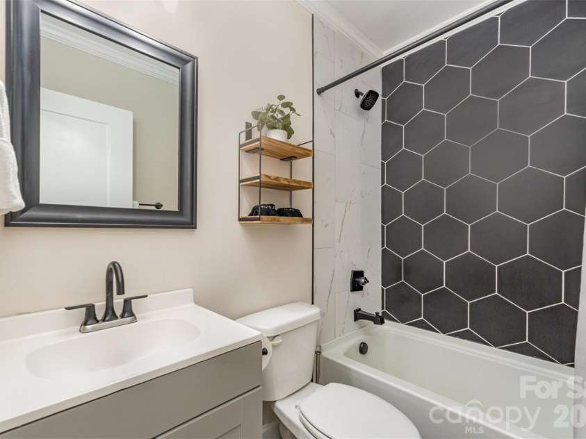 2601 Ashley Road, Charlotte, NC 28208.  MLS# CAR4364614, YatesRealty ID 15051. 