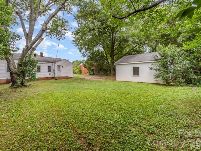 2601 Ashley Road, Charlotte, NC 28208.  MLS# CAR4364614, YatesRealty ID 15051. 
