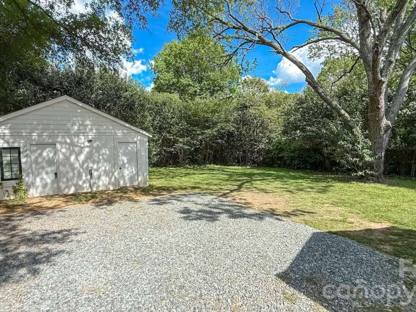 2601 Ashley Road, Charlotte, NC 28208.  MLS# CAR4364614, YatesRealty ID 15051. 