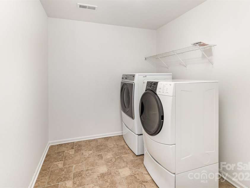 7638 Carrington Forest Lane, Matthews, NC 28105.  MLS# CAR4244889, YatesRealty ID 15051. 