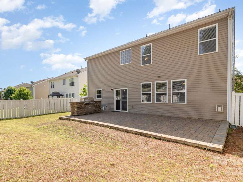 7638 Carrington Forest Lane, Matthews, NC 28105.  MLS# CAR4244889, YatesRealty ID 15051. 