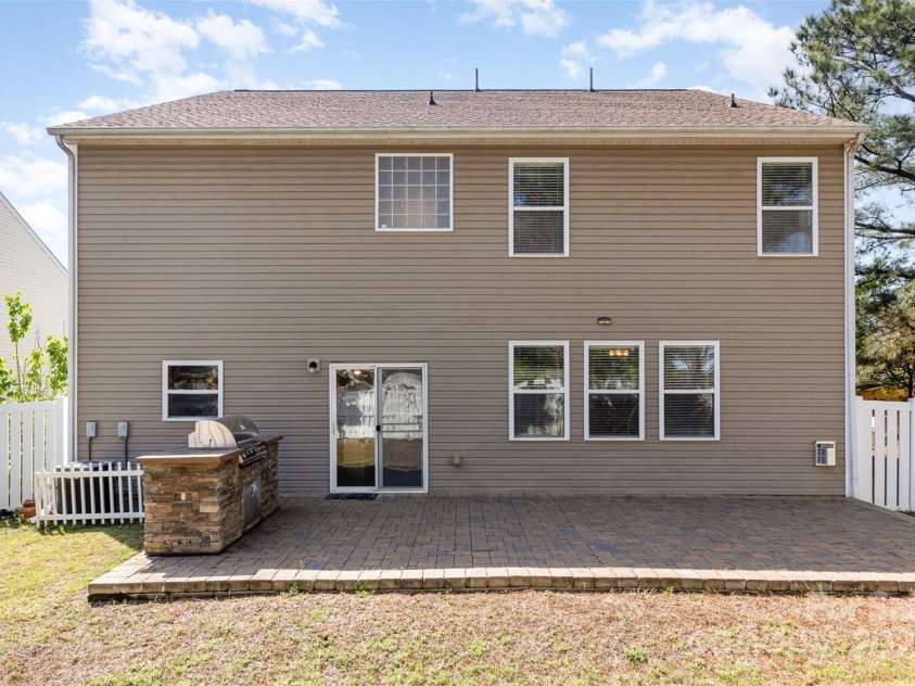 7638 Carrington Forest Lane, Matthews, NC 28105.  MLS# CAR4244889, YatesRealty ID 15051. 