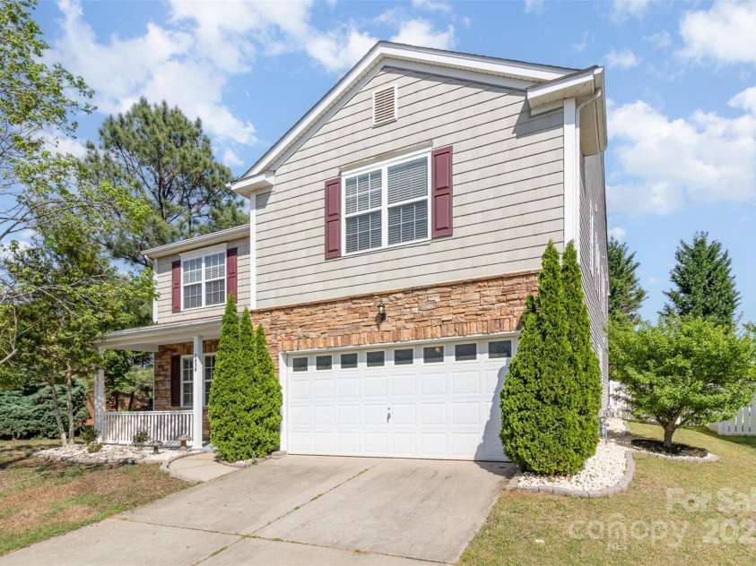 7638 Carrington Forest Lane, Matthews, NC 28105.  MLS# CAR4244889, YatesRealty ID 15051. 