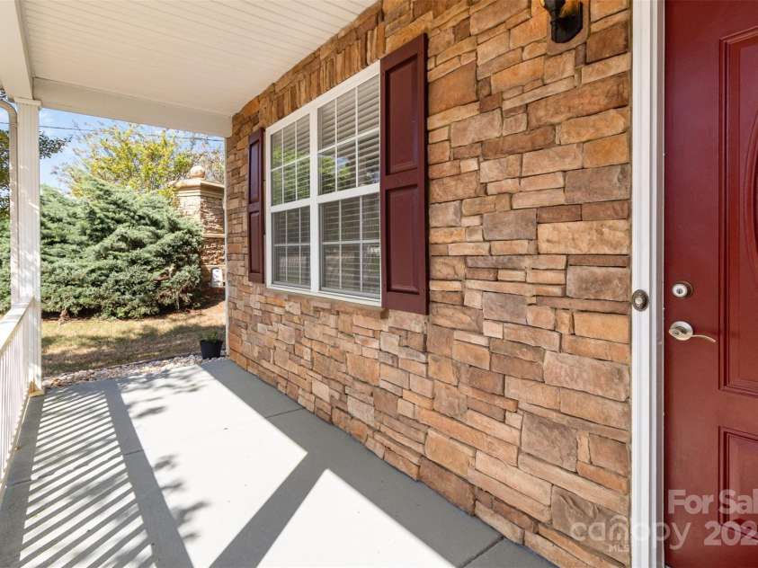 7638 Carrington Forest Lane, Matthews, NC 28105.  MLS# CAR4244889, YatesRealty ID 15051. 