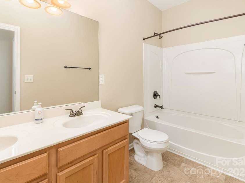 7638 Carrington Forest Lane, Matthews, NC 28105.  MLS# CAR4244889, YatesRealty ID 15051. 