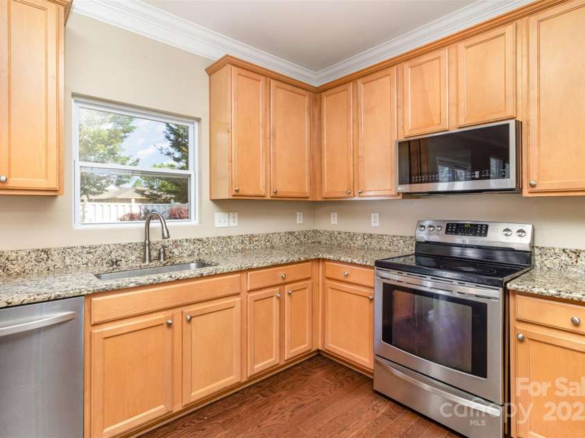 7638 Carrington Forest Lane, Matthews, NC 28105.  MLS# CAR4244889, YatesRealty ID 15051. 