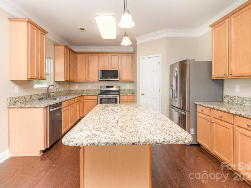 7638 Carrington Forest Lane, Matthews, NC 28105.  MLS# CAR4244889, YatesRealty ID 15051. 