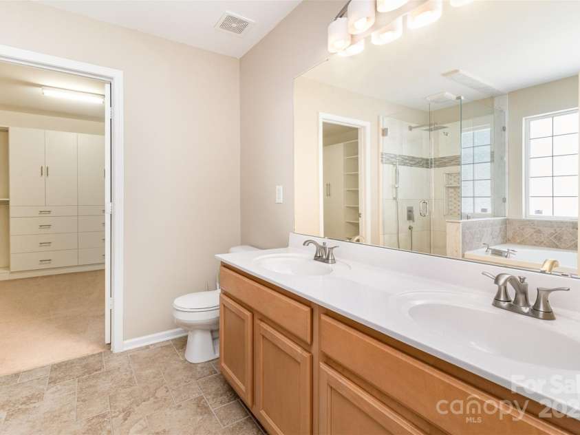 7638 Carrington Forest Lane, Matthews, NC 28105.  MLS# CAR4244889, YatesRealty ID 15051. 