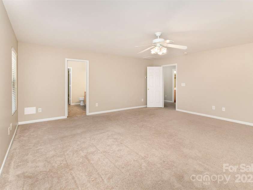 7638 Carrington Forest Lane, Matthews, NC 28105.  MLS# CAR4244889, YatesRealty ID 15051. 