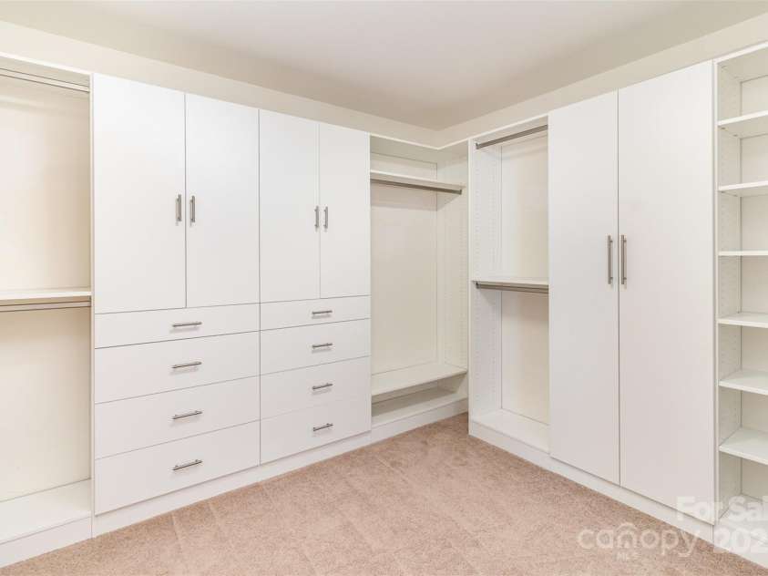 7638 Carrington Forest Lane, Matthews, NC 28105.  MLS# CAR4244889, YatesRealty ID 15051. 