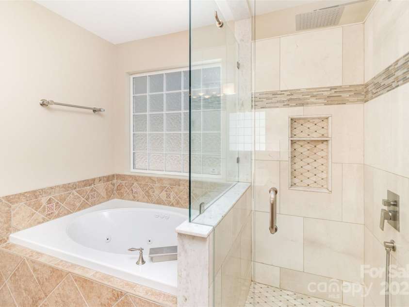 7638 Carrington Forest Lane, Matthews, NC 28105.  MLS# CAR4244889, YatesRealty ID 15051. 