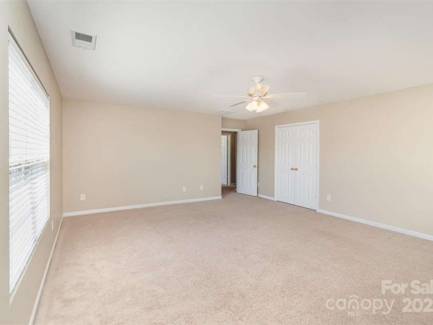 7638 Carrington Forest Lane, Matthews, NC 28105.  MLS# CAR4244889, YatesRealty ID 15051. 